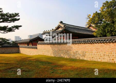 Traditionelle koreanische Wand, Architektur an der Gyeongbokgung Palast in Seoul, Südkorea Stockfoto