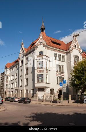 Riga Art Nouveau (Jugendstil), Ecke Haus mit Türmchen, Giebeln und Erkern unter Dach auf der Straße Elizabetes (Elizabetes iela) Stockfoto