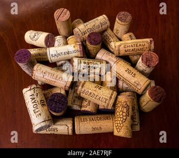 Sammlung von Wein Flasche Korken von feiner Qualität Rotweine einschließlich St Emilion, Rioja, Chateau Meaume, Bordeaux und Périgueux Stockfoto