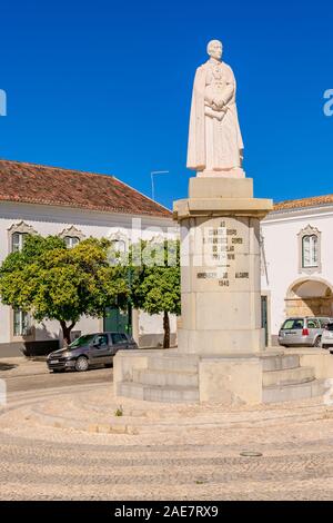 Denkmal in Faro für Bischof Francisco Gomes de Avelar. Bischof von der Algarve 1789-1816. Faro Algarve Portugal. Stockfoto