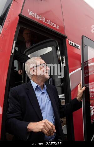 Barry, Wales, UK. 7. Dezember 2019. Der Führer der Jeremy Corbyn kommt für eine allgemeine Wahl Rally bei Barry Island Sports und Social Club. Credit: Mark Hawkins/Alamy leben Nachrichten Stockfoto