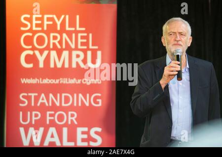 Barry, Wales, UK. 7. Dezember 2019. Der Führer der Jeremy Corbyn während einer allgemeinen Wahl Rally bei Barry Island Sports und Social Club. Credit: Mark Hawkins/Alamy leben Nachrichten Stockfoto