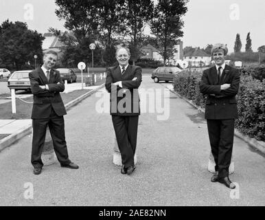 1991 und Labour Party leader Neil Kinnock (Mitte) visits Plymouth und trifft sich mit David Jamieson (links) und Peter Telford (rechts). Peter ist nun die Stockfoto