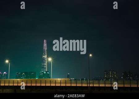 Eine Nacht Blick auf Seoul Skyline mit Lotte Turm von der Nordseite des Flusses Han Stockfoto