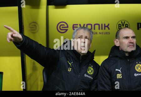 Dortmund, Deutschland. 07 Dez, 2019. firo: 07.12.2019, Fußball, 1.Bundesliga, Saison 2019/2020, BVB, Borussia Dortmund - Fortuna Düsseldorf Trainer Lucien FAVRE, BVB Geste vor dem Spiel | Verwendung der weltweiten Kredit: dpa/Alamy leben Nachrichten Stockfoto