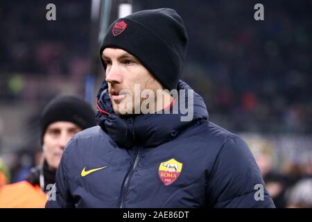 Mailand, Italien. 6. Dezember 2019. Italienische Serie A FC Internazionale vs As Roma. Edin Dzeko von As Roma. Stockfoto