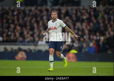 London, Großbritannien. 7. Dezember 2019. Toby Alderweireld von Tottenham Hotspur während der Tottenham Hotspur vs FC Burnley Premier League Football Match an der Tottenham Hotspur Stadion am 7. Dezember 2019 - EDITORIAL NUR VERWENDEN Keine Verwendung mit nicht autorisierten Audio-, Video-, Daten-, Spielpläne (außerhalb der EU), Verein/liga Logos oder "live" Dienstleistungen. On-line-in-Verwendung beschränkt auf 45 Bildern (+15 in zusätzliche Zeit). Kein Einsatz zu emulieren, bewegte Bilder. Keine Verwendung in Wetten, Spiele oder einzelne Verein/Liga/player Publikationen/Dienstleistungen - Credit: Martin Dalton/Alamy leben Nachrichten Stockfoto