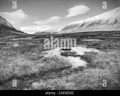 Coe Fluss, - Schottland: Glencoe, Lochaber. Der frühe Frühling in Glencoe, Schottischen Highlands Stockfoto