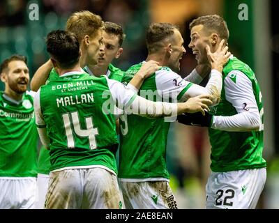 Ostern Road, Edinburgh, Großbritannien. 7. Dezember 2019; Ostern Road, Edinburgh, Schottland; Schottische Premiership Fußball, Hibernian FC im Vergleich zu Aberdeen; Flo Kamberi von Hibernian feiert Hibernians drittes Ziel - Redaktionelle Verwendung Stockfoto