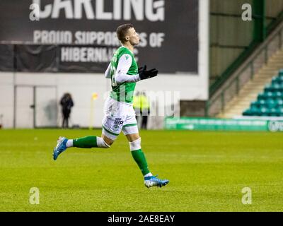 Ostern Road, Edinburgh, Großbritannien. 7. Dezember 2019; Ostern Road, Edinburgh, Schottland; Schottische Premiership Fußball, Hibernian FC im Vergleich zu Aberdeen; Flo Kamberi von Hibernian feiert Hibernians drittes Ziel in der 74th Minute - Redaktionelle Verwendung Stockfoto