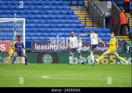 Bolton Stadium, Bolton, Großbritannien. 7. Dezember 2019. Bolton Wanderers' Ronan Darcy versucht, einen Schuß auf Ziel während der Sky Bet Liga 1 Übereinstimmung zwischen den Bolton Wanderers und AFC Wimbledon an der Universität Bolton Stadium, Bolton am Samstag, den 7. Dezember 2019. (Credit: Ian Charles | MI Nachrichten) das Fotografieren dürfen nur für Zeitung und/oder Zeitschrift redaktionelle Zwecke verwendet werden, eine Lizenz für die gewerbliche Nutzung Kreditkarte erforderlich: MI Nachrichten & Sport/Alamy leben Nachrichten Stockfoto