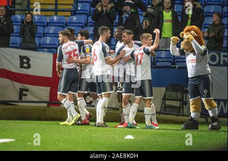 Bolton Stadium, Bolton, Großbritannien. 7 Dez, 2019. Während der Sky Bet Liga 1 Übereinstimmung zwischen den Bolton Wanderers und AFC Wimbledon an der Universität Bolton Stadium, Bolton am Samstag, den 7. Dezember 2019. (Credit: Ian Charles | MI Nachrichten) das Fotografieren dürfen nur für Zeitung und/oder Zeitschrift redaktionelle Zwecke verwendet werden, eine Lizenz für die gewerbliche Nutzung Kreditkarte erforderlich: MI Nachrichten & Sport/Alamy leben Nachrichten Stockfoto