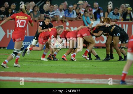 DUBAI, VAE, 7. Dez 2019. Aktion aus der Frauen Finale der 2019 Emirate Dubai Rugby Sevens Turnier, Teil der 2019 HSBC World Series. Neuseeland besiegt Kanada 17 - 14 die Frauen endgültig zu gewinnen. Stockfoto