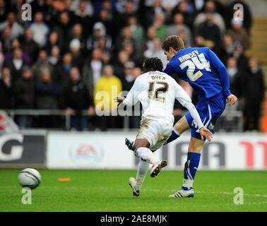 6. Februar 2011 - NPower Meisterschaft Fußball - Swansea Vs Cardiff - Arron Ramsey schlägt einen Schuß. Fotograf: Paul Roberts/OneUpTop/Alamy. Stockfoto