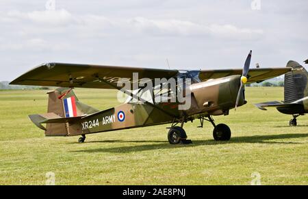 Auster Mk 9 (XR244) durch die historische Armee Flugzeuge Flug auf der Flightline im Imperial War Museum, Duxford am 26. Mai 2019 Stockfoto