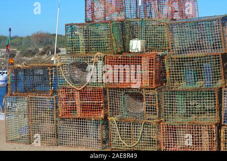 Reusen und Töpfe in der handwerklichen Fischerei verwendet, Tintenfisch und Oktopus, Vila Real do Santo Antonio, Algarve, Portugal Stockfoto