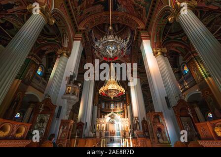 Innenraum der Kathedrale von Saint Minas im Zentrum von Heraklion. Griechenland Stockfoto