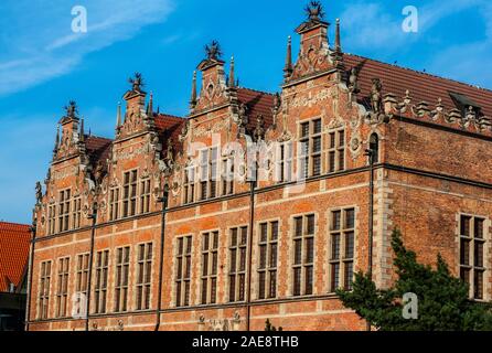 Die westliche Fassade mit Fenstern große Arsenal in Danzig, Polen Stockfoto