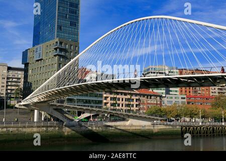 Zubizuri Bridge, Bilbao, Provinz Biscaya, Spanien Stockfoto