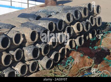 Töpfe in der handwerklichen Fischerei verwendet, Tintenfisch und Oktopus, Vila Real do Santo Antonio, Algarve, Portugal Stockfoto