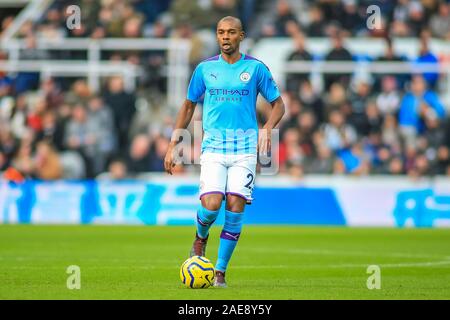 30. November 2019, St. James's Park, Newcastle, England; Premier League Newcastle United v Manchester City: fernandinho (25) von Manchester City während des Spiels Credit: Craig Milner/News Bilder Stockfoto