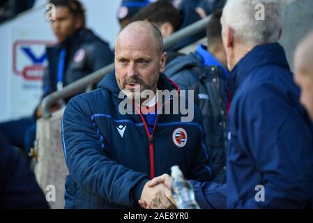 30. November 2019, DW Stadium, Wigan, England; Sky Bet Meisterschaft, Wigan Athletic v Lesen: Lesen Manager, Mark Bowen tritt in den ausgegraben: Simon Whitehead/News Bilder Stockfoto