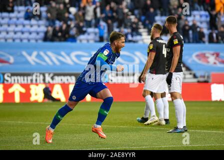 30. November 2019, DW Stadium, Wigan, England; Sky Bet Meisterschaft, Wigan Athletic v Lesen: Joe Garner (14) von Wigan Athletic feiert sein Ziel es 1-0: Simon Whitehead/News Bilder zu machen Stockfoto