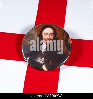 London, UK, 5. Dezember 2019: Ein pin Badge von König Charles I, dargestellt über die Flagge von England. Stockfoto