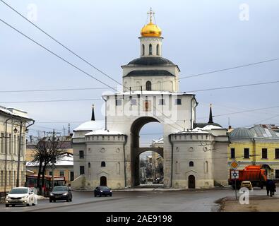 Foto von der Architektur der Golden Gate in Wladimir, Russland im Winter Stockfoto