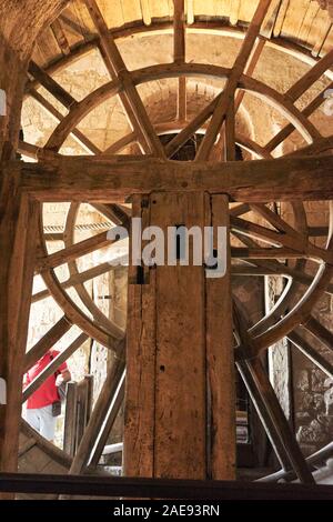 Mont Saint Michel, Frankreich - 25. Juli 2018 - Holzbauteile der Abtei Stockfoto