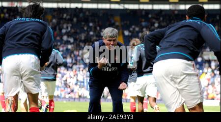 13. Mai 2012. Fußball - Premiership Fußball - West Bromwich Albion gegen Arsenal. Arsenal Assistant Manager Pat Reis setzt das Arsenal Squad auf Herz und Nieren geprüft, bevor sie sich nach 19 Jahren bei Arsenal. Fotograf: Paul Roberts/OneUpTop/Alamy. Stockfoto