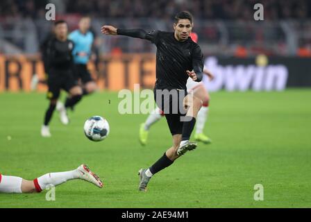 Dortmund, Deutschland. 07 Dez, 2019. firo: 07.12.2019, Fußball, 1.Bundesliga, Saison 2019/2020, BVB, Borussia Dortmund - Fortuna Düsseldorf 5:0 Achraf HAKIMI, BVB, Single Action | Verwendung der weltweiten Kredit: dpa/Alamy leben Nachrichten Stockfoto