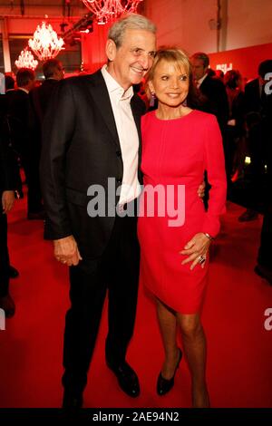 Berlin, Deutschland. 07 Dez, 2019. Uschi Glas und ihr Mann kommen, um die Spende Gala "Ein Herz für Kinder". Credit: Carsten Koall/dpa/Alamy leben Nachrichten Stockfoto