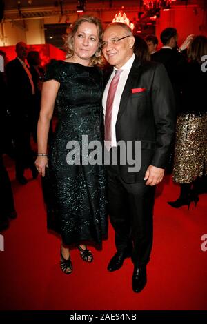 Berlin, Deutschland. 07 Dez, 2019. Felix Magath (r) und Unternehmen kommen, um die Gala "Ein Herz für Kinder". Credit: Carsten Koall/dpa/Alamy leben Nachrichten Stockfoto