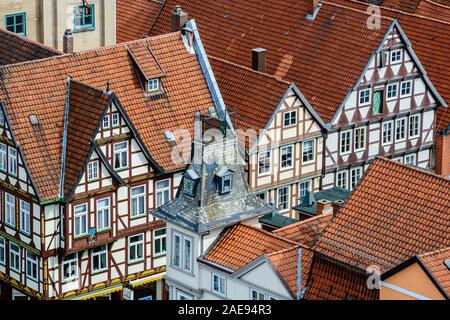 Blick über die Dächer der mittelalterlichen Altstadt von Celle, vom Turm der Stadtkirche, Stadtkirche, Celle, Niedersachsen, Deutschland Stockfoto