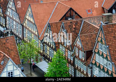 Blick über die Dächer der mittelalterlichen Altstadt von Celle, vom Turm der Stadtkirche, Stadtkirche, Celle, Niedersachsen, Deutschland Stockfoto