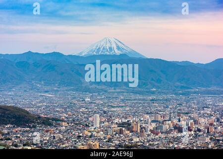 Kofu, Japan Skyline mit Mt. Fuji. Stockfoto