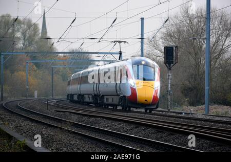 LNER Klasse 800 Azuma Pässe Offord Cluny auf der East Coast Main Line, Cambridgeshire UK Stockfoto