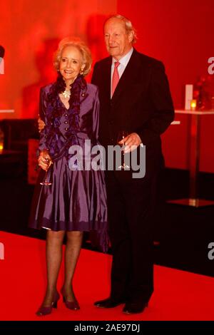 Berlin, Deutschland. 07 Dez, 2019. Isa von Hardenberg und ihre Gefährtinnen kommen zu dem "Ein Herz für Kinder' Charity Gala in Berlin. Credit: Carsten Koall/dpa/Alamy leben Nachrichten Stockfoto
