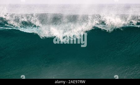 Welle am Strand brechen Stockfoto