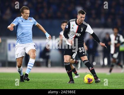 Stadio Olympico, Rom, Italien. 7 Dez, 2019. Serie A Fussball, Lazio gegen Juventus Turin; Federico Bernardeschi von Juventus Turin Breaks vorwärts - Redaktionelle Verwendung Credit: Aktion plus Sport/Alamy leben Nachrichten Stockfoto