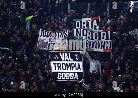 Stadio Olympico, Rom, Italien. 7 Dez, 2019. Serie A Fussball, Lazio gegen Juventus Turin; Anhänger von Juventus Turin zeigen ihre Farben - Redaktionelle Verwendung Credit: Aktion plus Sport/Alamy leben Nachrichten Stockfoto