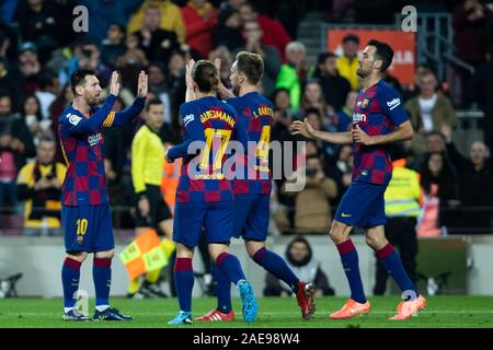 Camp Nou, Barcelona, Katalonien, Spanien. 7 Dez, 2019. Liga Fußball, Barcelona gegen Real Club Deportivo Mallorca; FC Barcelona Team feiert ihr 3. Ziel von Messi für 3-1 in der 41. Minute - Redaktionelle Verwendung Credit: Aktion plus Sport/Alamy leben Nachrichten Stockfoto