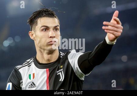 Rom, Italien, 7. Dezember, 2019. Juventus' Cristiano Ronaldo Gesten während der Serie ein Fußballspiel zwischen Lazio Rom und Juventus im Olympiastadion. Lazio gewann 3-1. Kredit Riccardo De Luca - UPDATE BILDER/Alamy leben Nachrichten Stockfoto