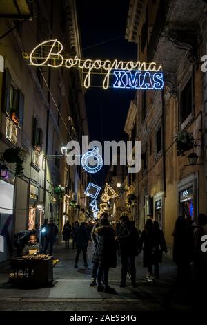 Rom, Italien. 07 Dez, 2019. ROME, Italien - 07 Dezember: Lichter und weihnachtliche Dekorationen im Zentrum von Rom am 07. Dezember 2019 in Rom (Foto von Andrea Ronchini/Pacific Press) Quelle: Pacific Press Agency/Alamy leben Nachrichten Stockfoto