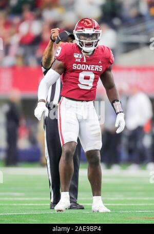 Arlington, Texas, USA. 7 Dez, 2019. Oklahoma Früher linebacker Kenneth Murray (9) Während der grossen Meisterschaft 12 NCAA Football Spiel zwischen der Baylor Bears und der Universität von Oklahoma Sooners bei AT&T Stadium in Arlington, Texas. Tom Sooter/CSM/Alamy leben Nachrichten Stockfoto