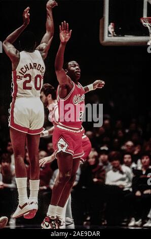 Michael Jordan, Chicago Stier in einem Spiel gegen die New Jersey Nets in 1985. Stockfoto