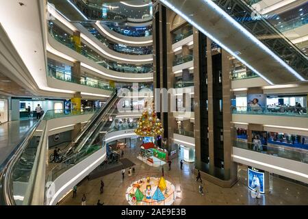 Hongkong, China - November, 2019: Im Inneren des Times Square Mall, einem berühmten Einkaufszentrum in HongKong Stockfoto