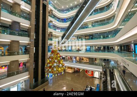 Hongkong, China - November, 2019: Im Inneren des Times Square Mall, einem berühmten Einkaufszentrum in HongKong Stockfoto