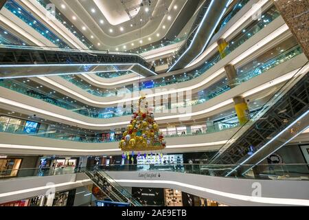 Hongkong, China - November, 2019: Im Inneren des Times Square Mall, einem berühmten Einkaufszentrum in HongKong Stockfoto